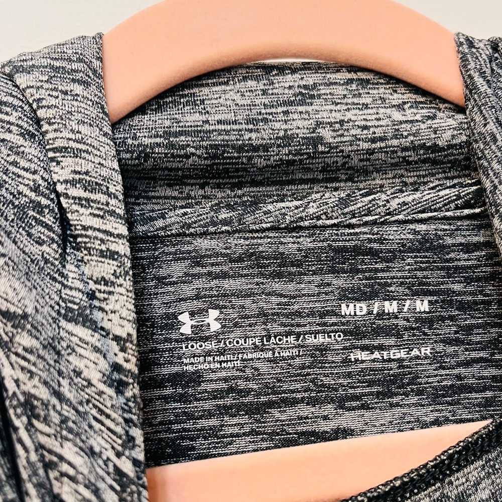 Woman’s Under Armour gray dry fit pull over Sz Medium - Picture 5 of 8
